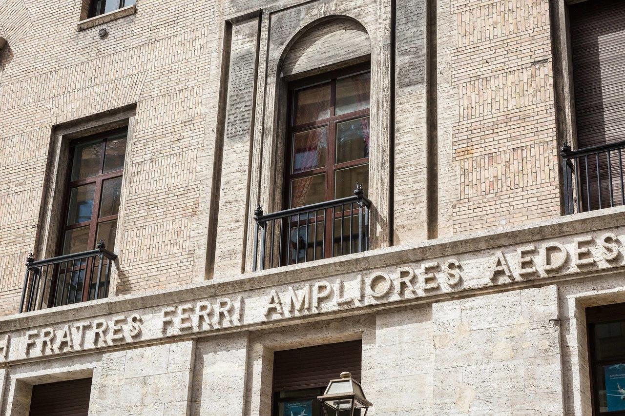 Prestigious Apartment Via Barberini Rom Exteriör bild