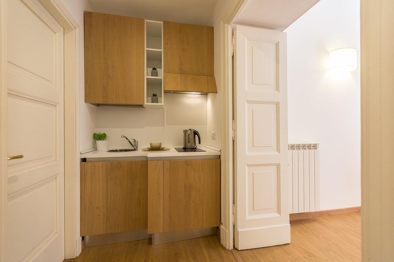 Prestigious Apartment Via Barberini Rom Exteriör bild