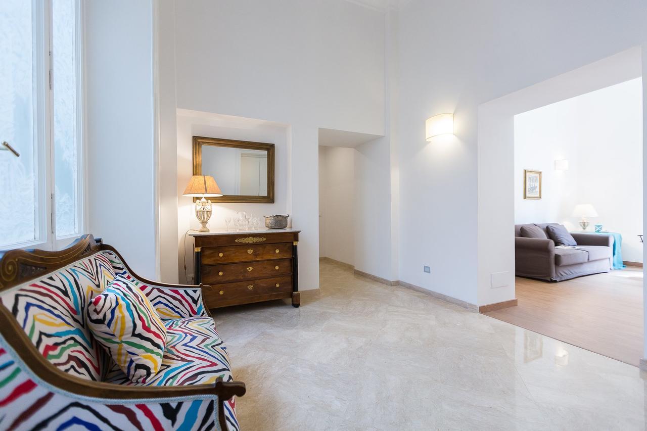 Prestigious Apartment Via Barberini Rom Exteriör bild