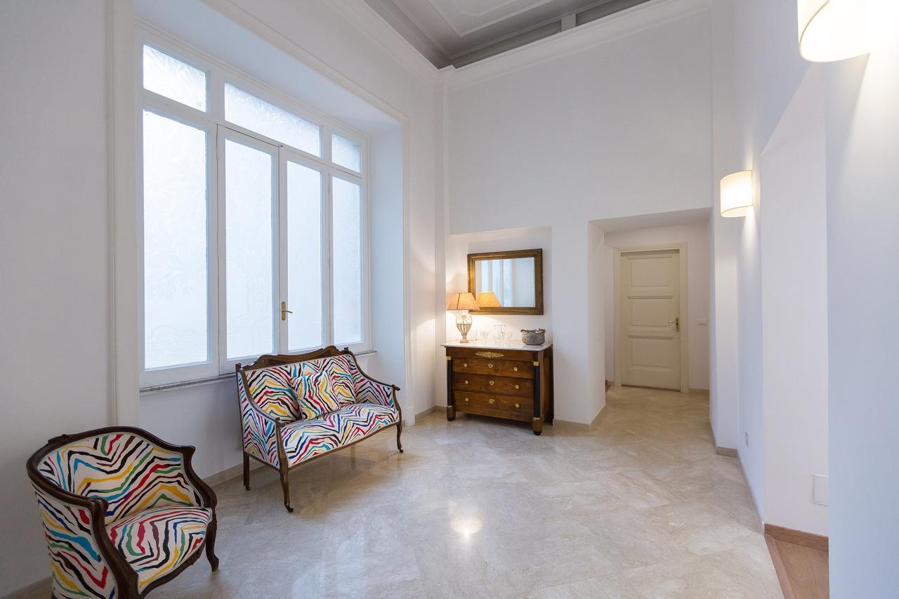 Prestigious Apartment Via Barberini Rom Exteriör bild